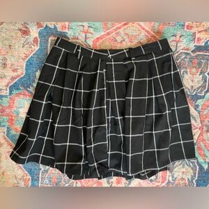 HOT TOPIC Black and White Plaid Skirt Sz L